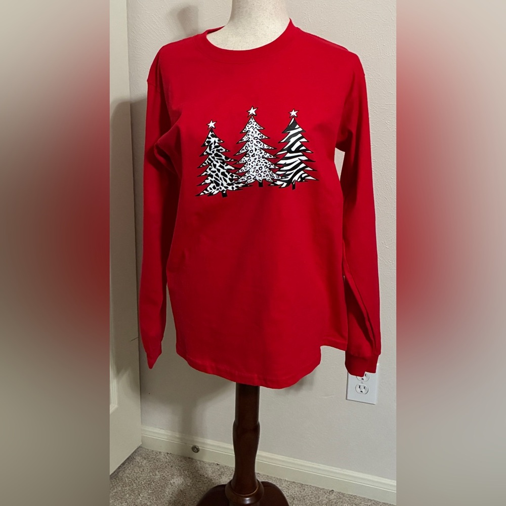 Christmas Tree Shirt Dize Medium Like New 100% Cotton Holiday Fun Classic